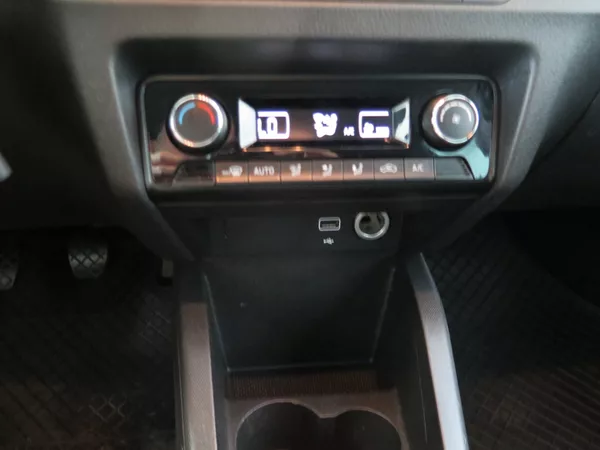 Škoda Fabia 1.0TSI,kamera,klima,výhřev, - foto 9