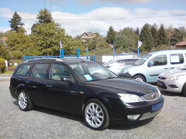 Ford Mondeo 1.8i 16V Ghia , závěs
