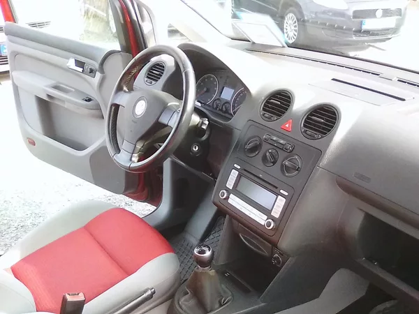 Volkswagen Caddy 1.6i / 75 KW , 7 míst - foto 16