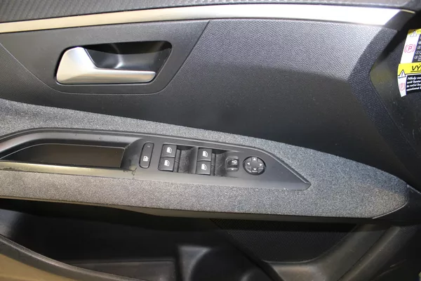 Peugeot 3008 1.5BlueHDi,130HP,ČR,1.maj. - foto 17