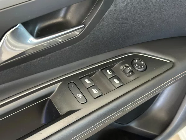 Peugeot 3008 2.0BlueHDi,181HP,GT,ČR,DPH - foto 9