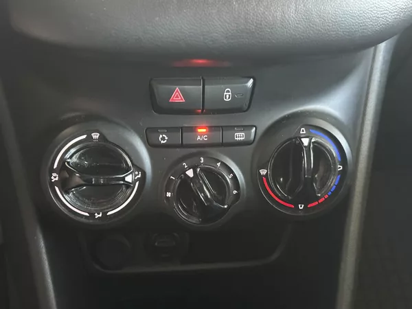 Peugeot 208 1,2 Puretech, tempomat - foto 14