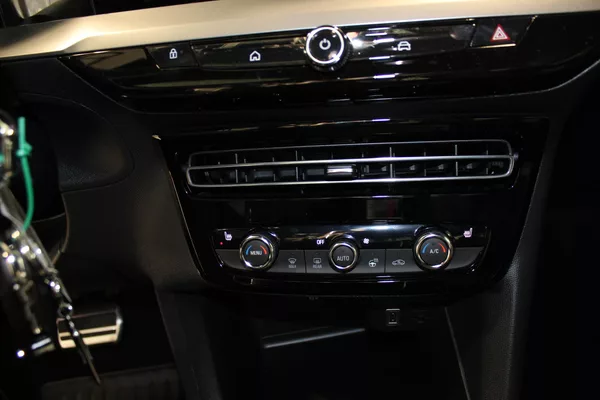 Opel Mokka Edition Hybrid 1.2 TURBO 107kW - foto 13