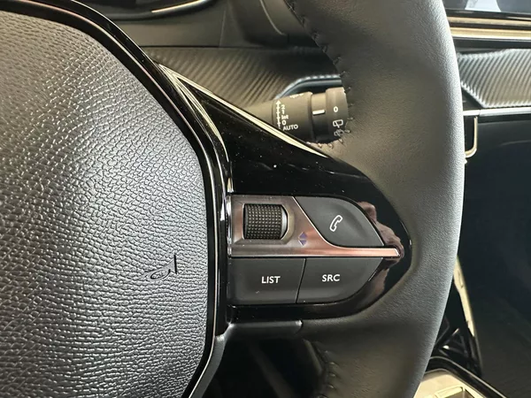Peugeot 2008 ALLURE Hybrid 145 e-DCS6 - foto 21