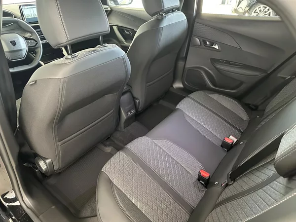 Peugeot 2008 ALLURE Hybrid 145 e-DCS6 - foto 8