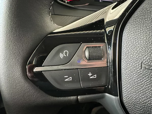 Peugeot 208 EDITION Turbo 100 MAN6 - foto 16