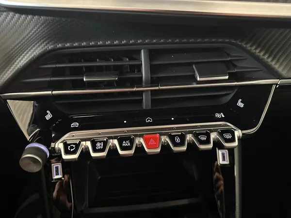 Peugeot 2008 ALLURE Hybrid 145 e-DCS6 - foto 16