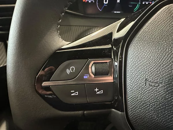 Peugeot 2008 ALLURE Hybrid 145 e-DCS6 - foto 19