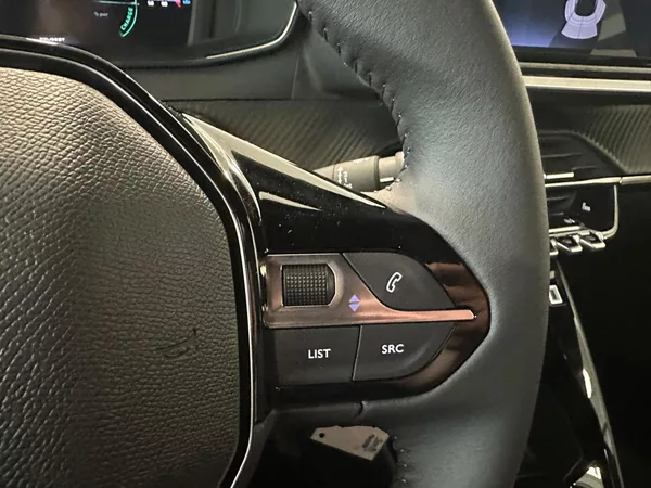 Peugeot 2008 ALLURE Hybrid 145 e-DCS6 - foto 20