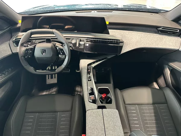 Peugeot 5008 GT Hybrid 145 e-DCS6 - foto 13