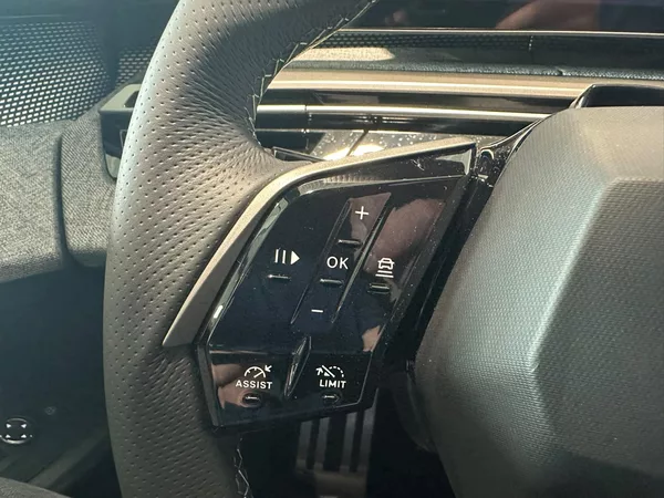Peugeot 5008 GT Hybrid 145 e-DCS6 - foto 18