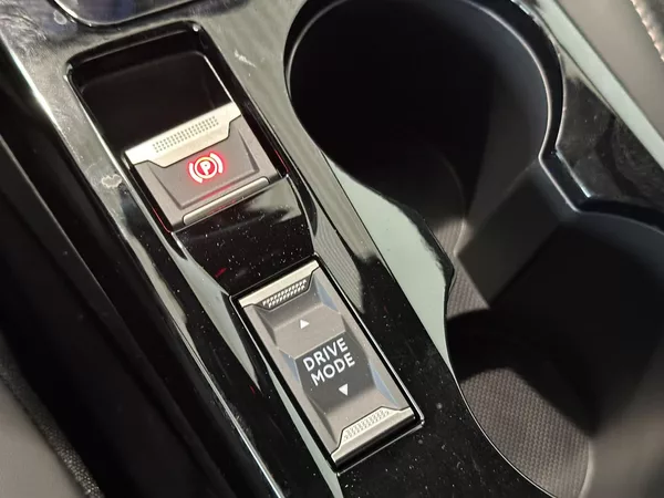 Peugeot 2008 ALLURE Elektromotor 115 kW - foto 15