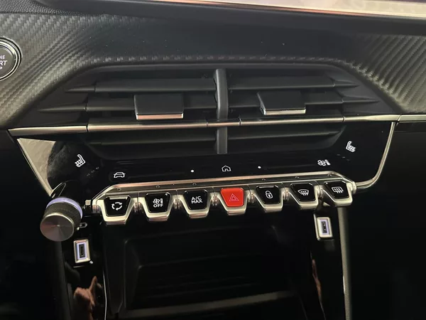 Peugeot 2008 ALLURE Elektromotor 115 kW - foto 19