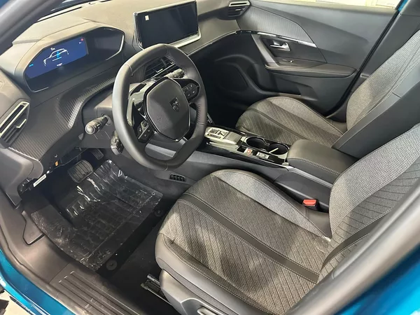 Peugeot 2008 ALLURE Elektromotor 115 kW - foto 9