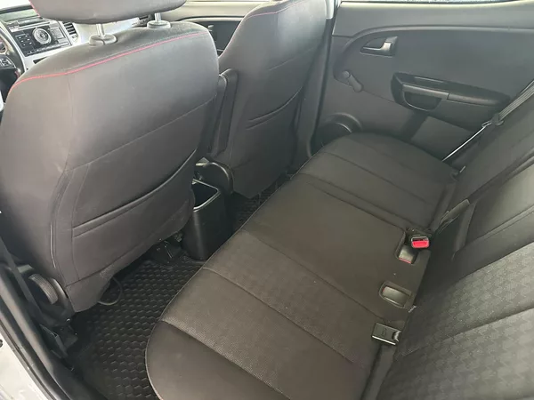 Kia Venga 1,4i 66kW, 1.majitel - foto 8