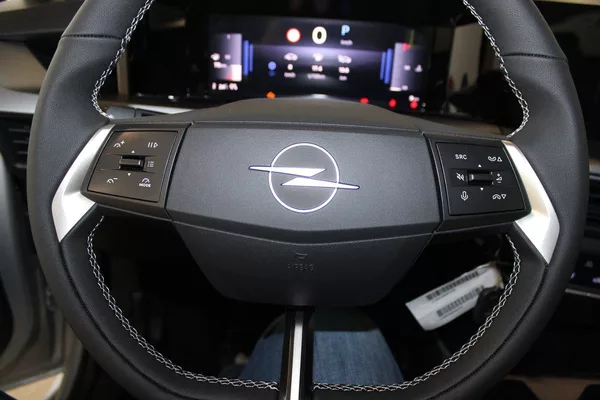 Opel Frontera Edition Hybrid 1.2 TURBO 81kW - foto 7