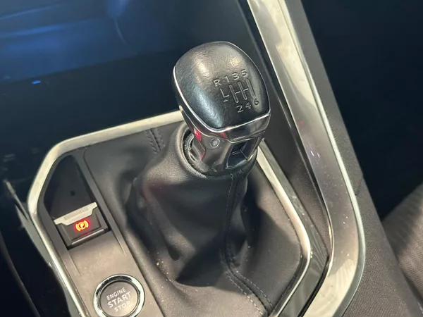 Peugeot 3008 1.2PureTech,AllurePack130HP,ČR - foto 15
