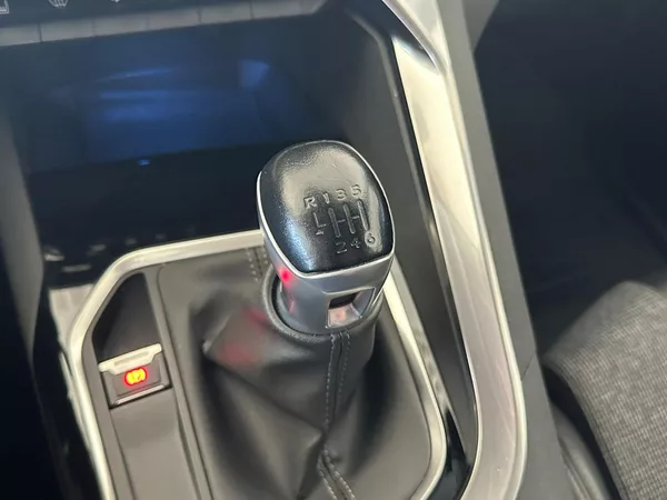Peugeot 5008 1.2PureTech,ALLURE,DPH,130HP - foto 15