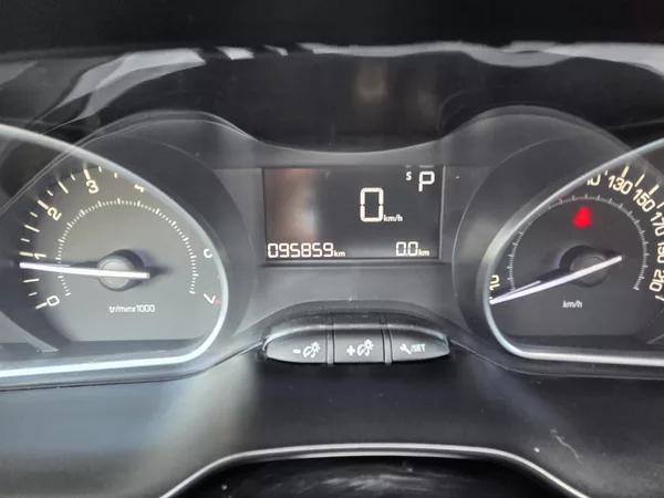 Peugeot 2008 1.2 PT 110 ALLURE MAN6 - foto 14