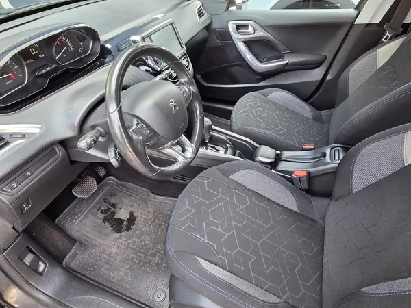 Peugeot 2008 1.2 PT 110 ALLURE MAN6 - foto 9