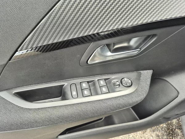 Peugeot 208 STYLE Turbo 100 MAN6 - foto 12