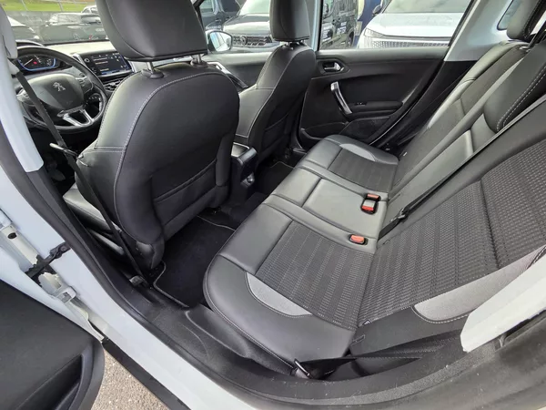 Peugeot 2008 1.2 PT 110 ALLURE MAN5 - foto 10