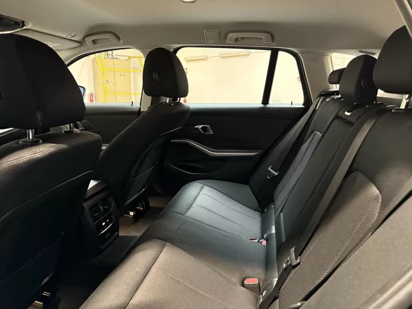 BMW Řada 3 2.0 318d Touring - foto 11