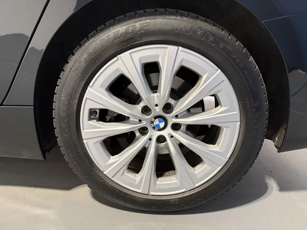 BMW Řada 3 2.0 318d Touring - foto 15
