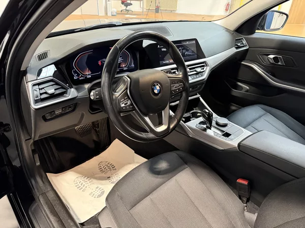 BMW Řada 3 2.0 318d Touring - foto 5