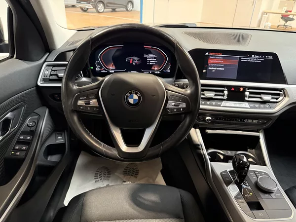 BMW Řada 3 2.0 318d Touring - foto 6