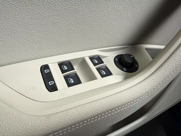 Škoda Superb 2.0 TDI 147kW Style Combi DSG - foto 10
