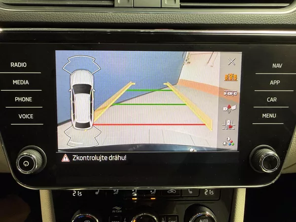 Škoda Superb 2.0 TDI 147kW Style Combi DSG - foto 8