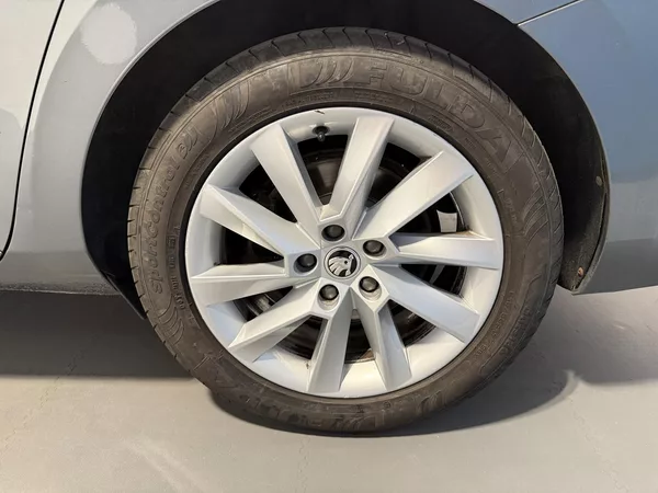 Škoda Superb 2.0 TDI 147kW 4x4 Style Combi - foto 13