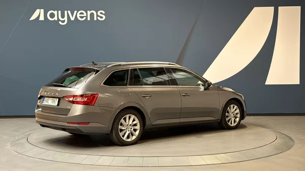 Škoda Superb 2.0 TDI 147kW 4x4 Style Combi - foto 2