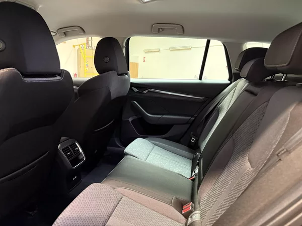 Škoda Octavia 2.0 TDI 85kW DSG Style Combi - foto 10