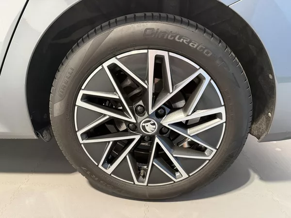 Škoda Octavia 2.0 TDI 85kW DSG Style Combi - foto 13