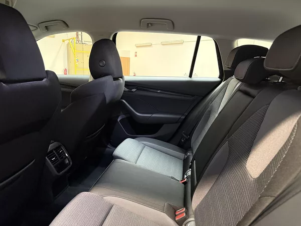 Škoda Octavia 2.0 TDI 110kW DSG Ambition Com - foto 11