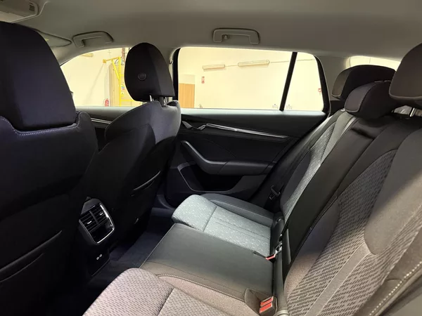 Škoda Octavia 1.4 TSI iV 150 kW DSG Style Co - foto 11