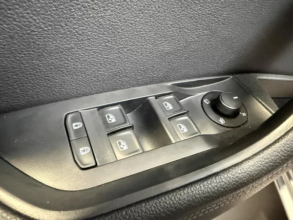Škoda Superb 2.0 TDI 110kW Style Combi DSG - foto 10