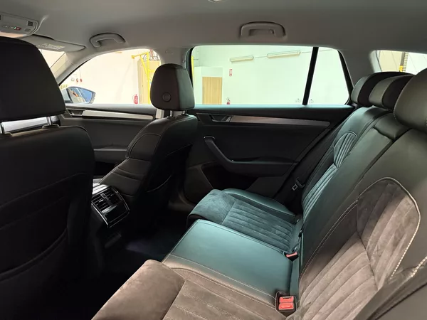 Škoda Superb 2.0 TDI 110kW Style Combi DSG - foto 12