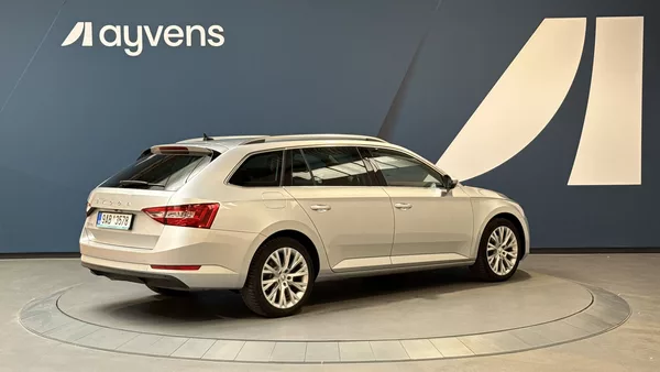 Škoda Superb 2.0 TDI 110kW Style Combi DSG - foto 2
