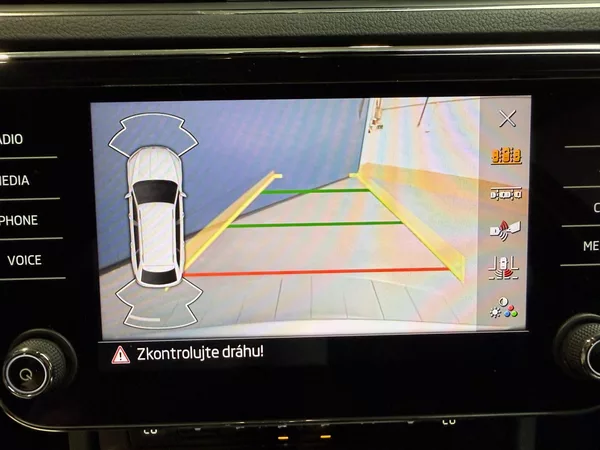 Škoda Superb 2.0 TDI 110kW Style Combi DSG - foto 9