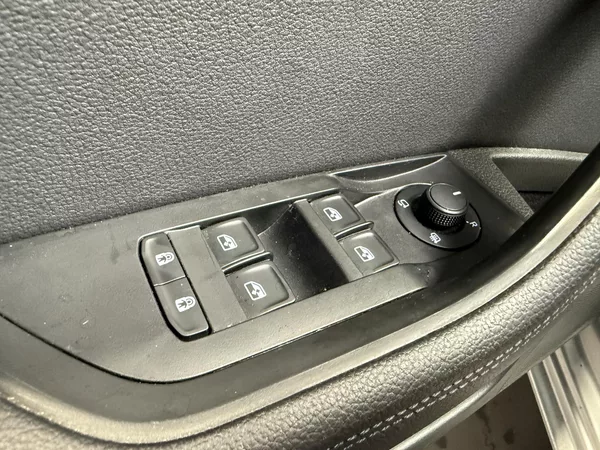 Škoda Superb 2.0 TDI 110kW Style Combi DSG - foto 11