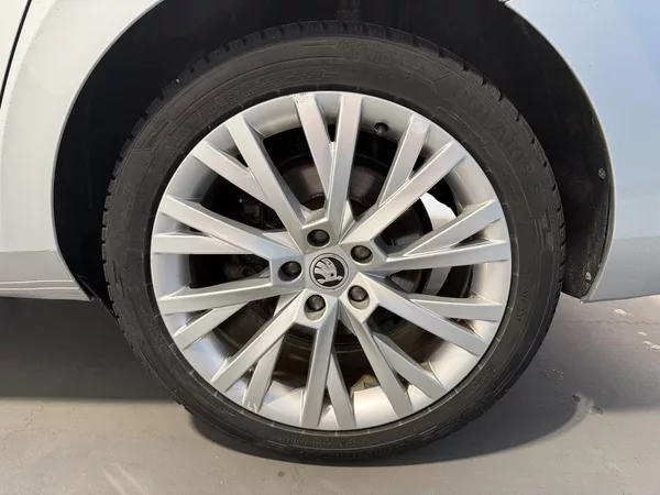 Škoda Superb 2.0 TDI 110kW Style Combi DSG - foto 15