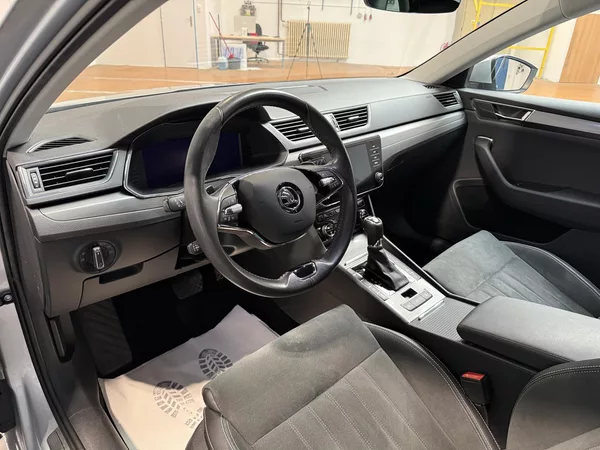Škoda Superb 2.0 TDI 110kW Style Combi DSG - foto 6