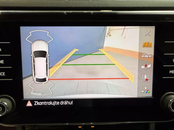 Škoda Superb 2.0 TDI 110kW Style Combi DSG - foto 9