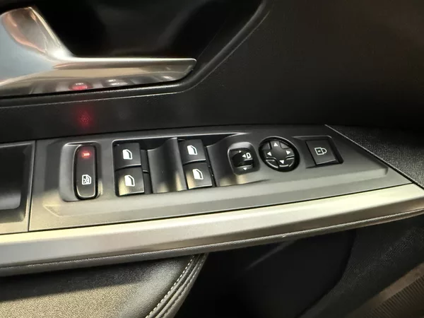 Peugeot 5008 ALLURE Hybrid 136 e-DCS6 - foto 11