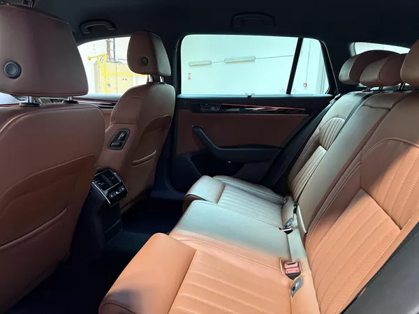 Škoda Superb 2.0 TDI 147kW L&K Combi DSG - foto 12