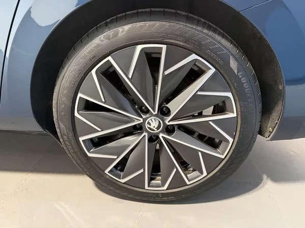 Škoda Superb 2.0 TDI 147kW L&K Combi DSG - foto 15