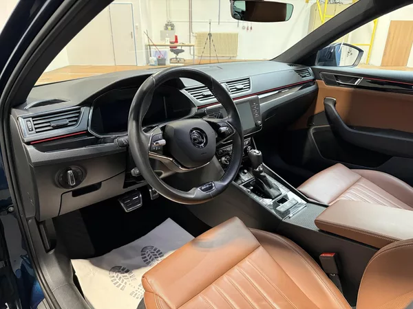 Škoda Superb 2.0 TDI 147kW L&K Combi DSG - foto 5